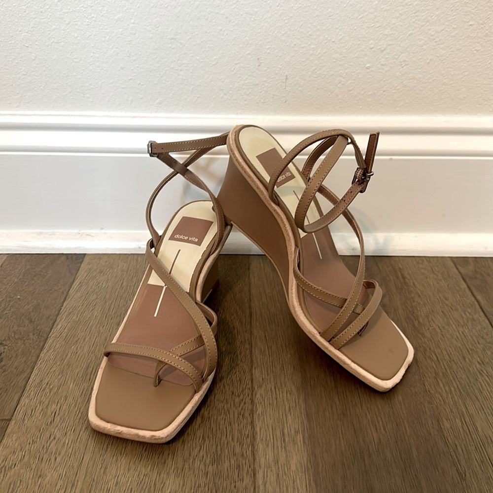 Nude Wedges